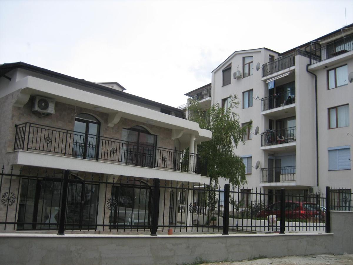 Apartment Lazur By The Sea 라브다 외부 사진